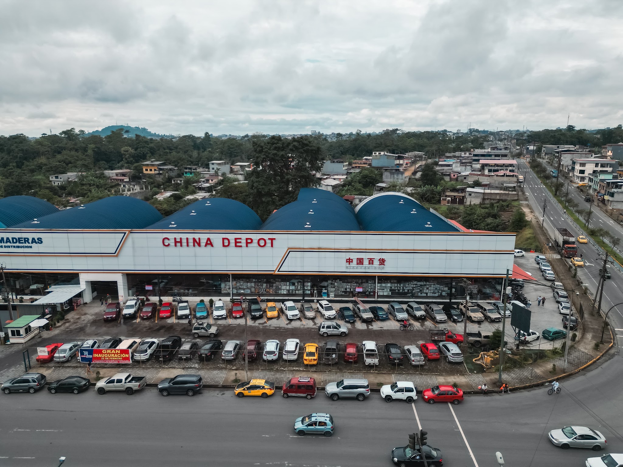 Aerial view of the China Depot store and its parking area in Santo Domingo de los Colorados